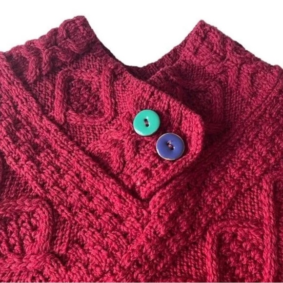 NWT Carraig Donn Aran Diamond Cable Poncho Burgundy Made in Ireland Girl's L - Picture 2 of 8